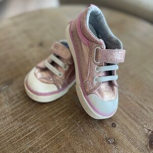 See Kai Run baby/toddler 6 Tennis/Walking Shoe